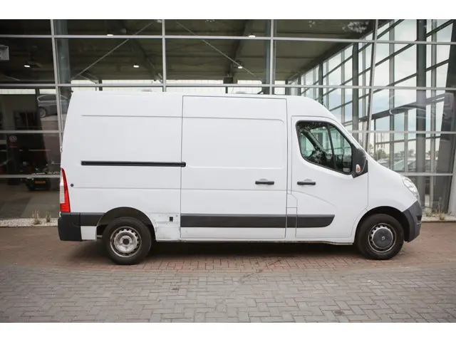 Renault Master T35 2.3 dCi L2H3 En. 2018 Diesel 18