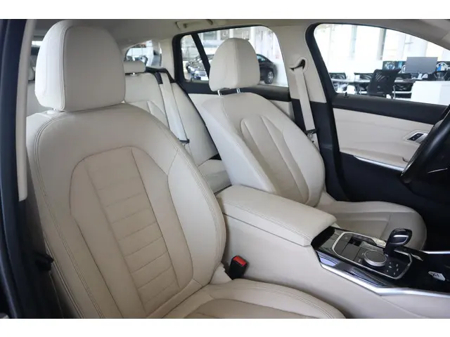 BMW 3 Serie Touring 320i 2020 Benzine 8