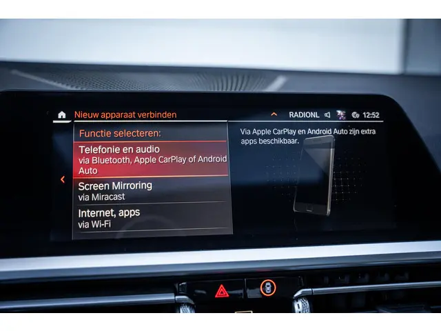 BMW 3 Serie 330i M-Sport 2019 Benzine 31