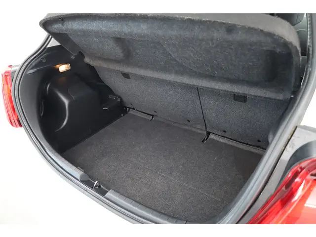 Toyota Yaris 1.3 VVT-i Now 2016 Benzine 17