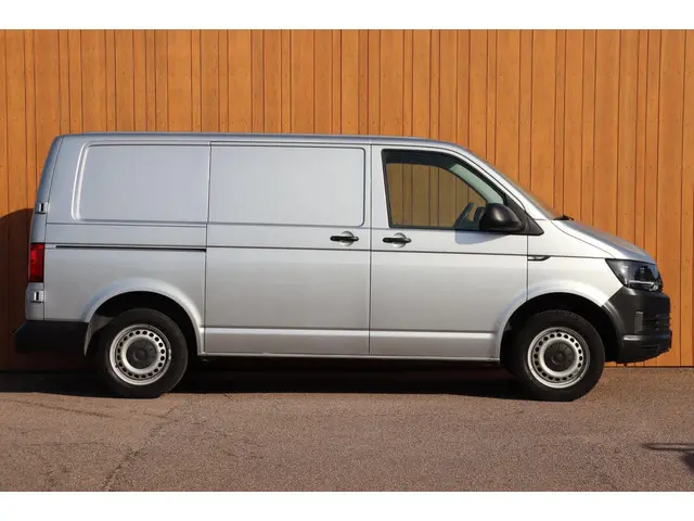 Volkswagen Transporter 2.0 TDI L1H1 Economy 2018 Diesel 5