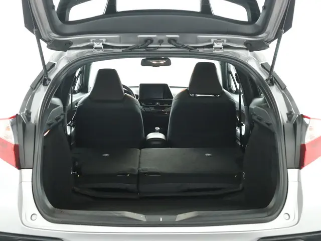 Toyota C-HR 1.8 Hybrid Executive 2017 Hybride Benzine 26