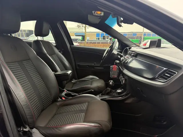 Alfa Romeo Giulietta 1.4 T Distinctive 2013 Benzine 13