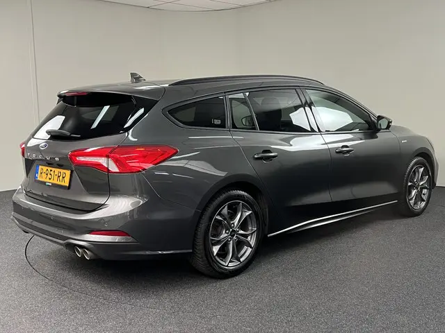 Ford Focus Wagon 1.0 EcoBoost Hybrid ST Line 2021 Benzine 6