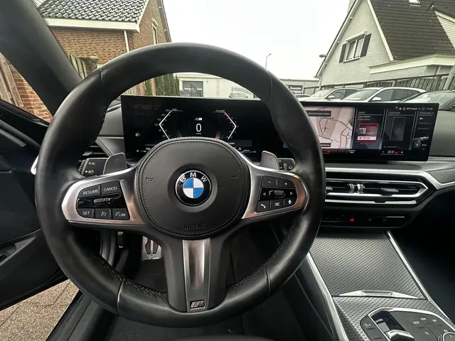 BMW 3 Serie Touring 318i M-SPORT NL Auto 2023 Benzine 16