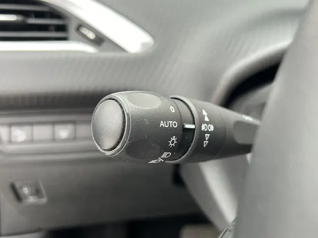 Peugeot 2008 PureTech 110 EAT6 Signature 2019 Benzine 20