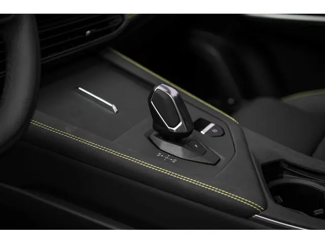 Lynk & Co 01 1.5 More Plug-in Hybrid 2025 Hybride Benzine 38