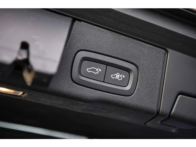 Volvo XC60 B5 Plus Dark 2023 Benzine 33