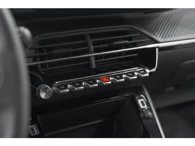 Peugeot 2008 PureTech 130 EAT8 Active 2021 Benzine 43