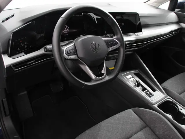 Volkswagen Golf 1.0 eTSI Life Business 2023 Benzine 2