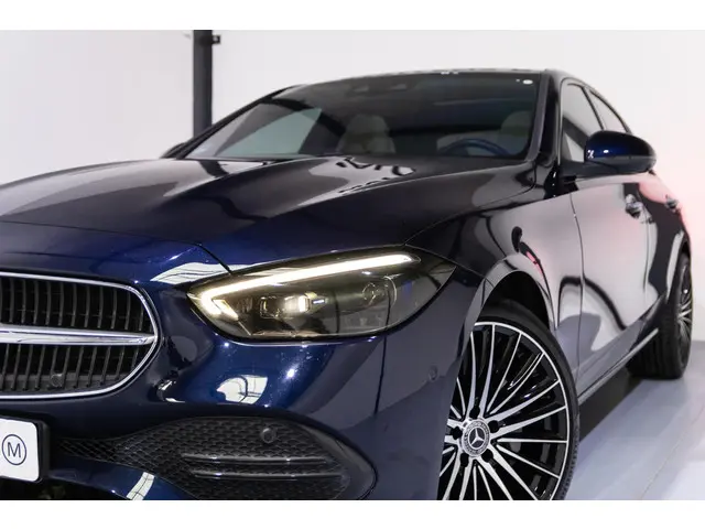 Mercedes-Benz C-Klasse 300 4MATIC AMG Line 2021 Benzine 3