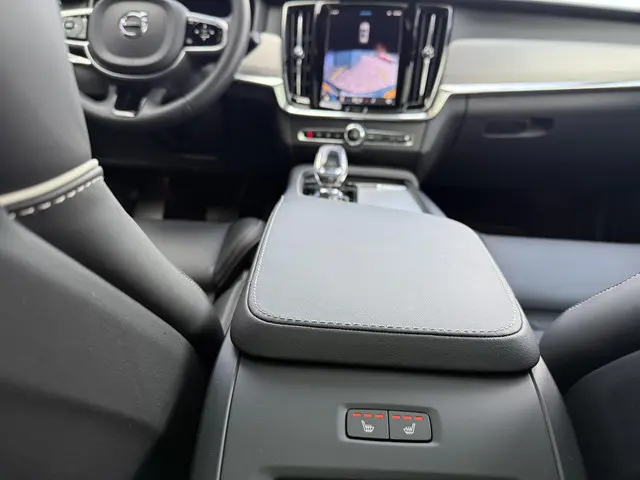 Volvo V90 B4 D Plus Dark 2023 Diesel 16
