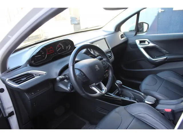 Peugeot 2008 1.2 PureTech Allure Carplay 2018 Benzine 9