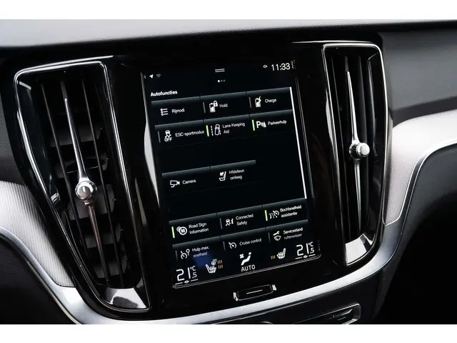 Volvo V60 T6 Recharge AWD R-Design 2022 Hybride Benzine 31