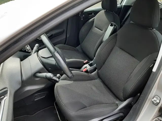 Peugeot 208 1.2 PureTech Blue Lease Allure 2018 Benzine 3