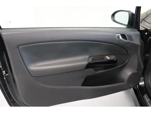 Opel Corsa 1.4-16V Cosmo | Direct beschikbaar! 2013 Benzine 9