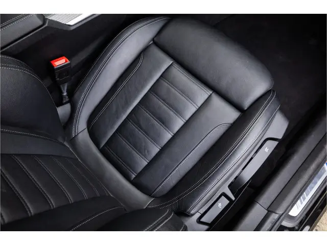 BMW 3 Serie Touring 320i M Sport High Ex 2021 Benzine 35