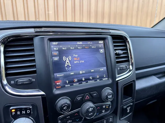 Dodge Ram 1500 5.7 V8 4x4 Quad Cab 6'4 Sport 2018 LPG/Gas 17