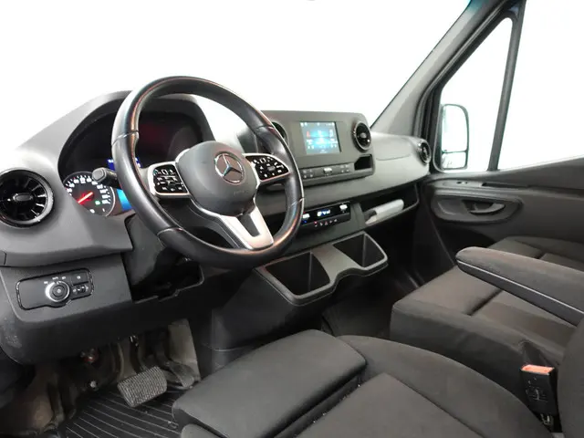 Mercedes-Benz Sprinter L2H2 Automaat 2023 Diesel 2