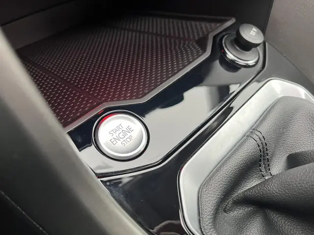 Volkswagen T-Roc 1.0 TSi Style Business 2021 Benzine 23