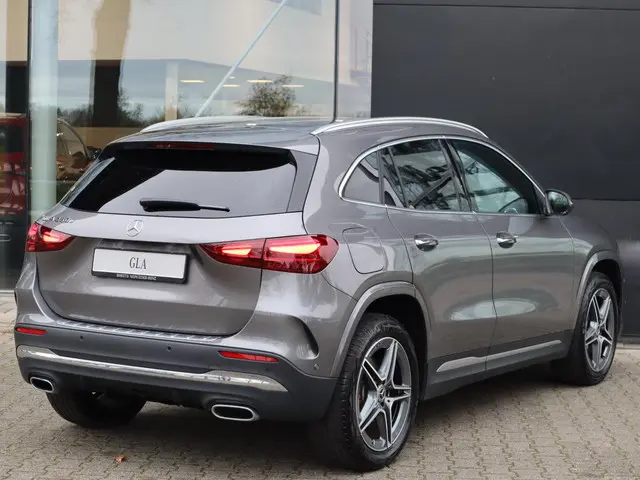 Mercedes-Benz GLA 2
