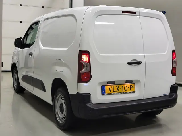 Peugeot Partner 1.2PureTech 110pk Benzine! 2021 Benzine 16