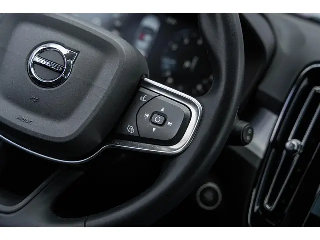 Volvo XC40 1.5 T2 Momentum Business 2021 Benzine 24