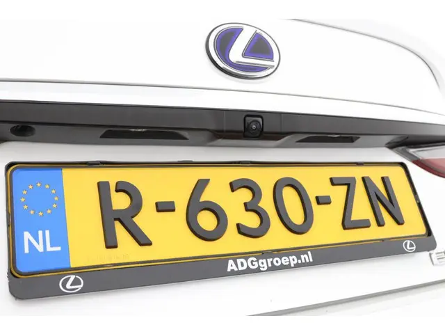 Lexus ES 300h Preference Line 2021 Hybride Benzine 38