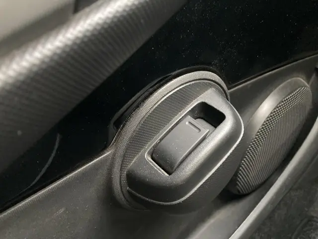 Peugeot 107 1.0 Active 2013 Benzine 14