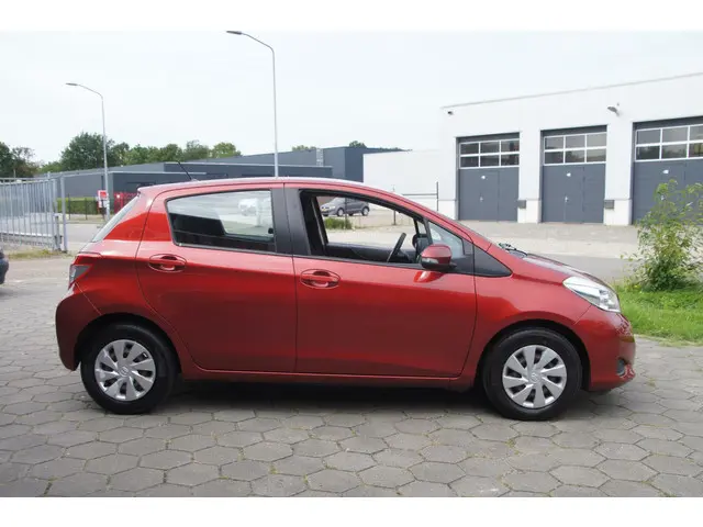 Toyota Yaris 1.3 VVT-i Now 2013 Benzine 5