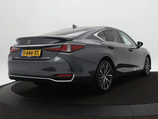 Lexus ES 300h Business Line 2023 Hybride Benzine 2