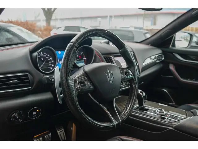 Maserati Levante Gransport 3.0 V6 D 275pk 2019 Diesel 8