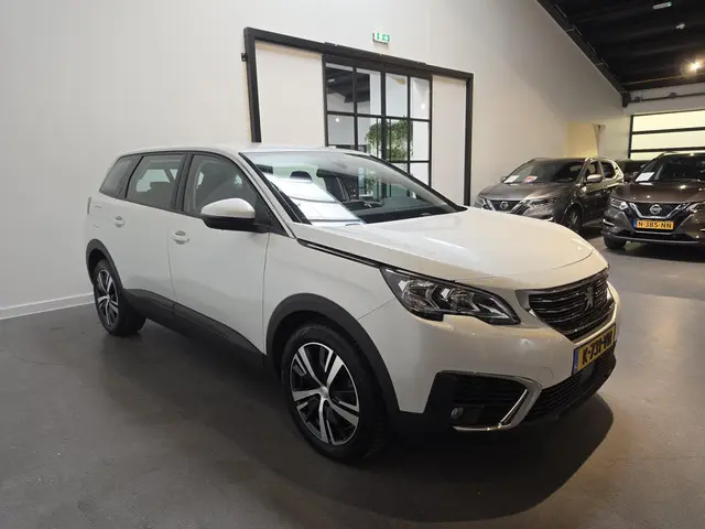Peugeot 5008 1.2 PureTech Active 2020 Benzine 2
