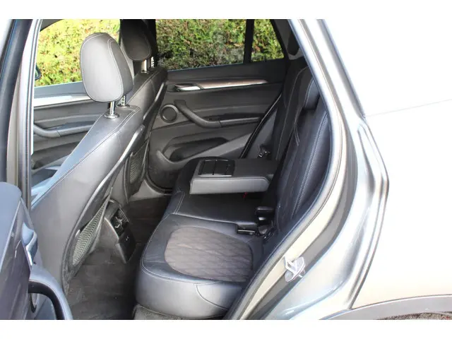 BMW X1 SDrive18i High Executive 2019 Benzine 10