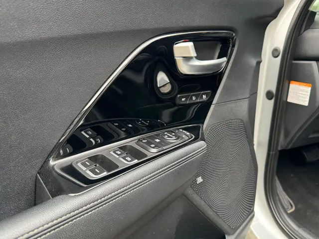 Kia e-Niro ExecutiveLine 64 kWh 2019 Elektrisch 8