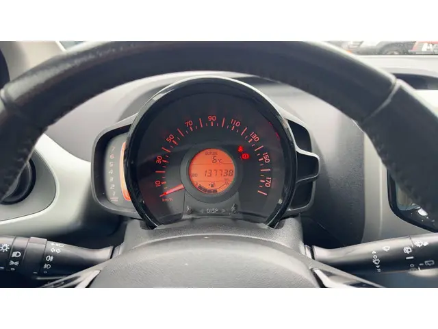 Toyota Aygo 1.0 VVT-i x-play 2014 Benzine 9
