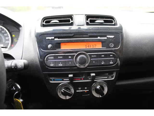 Mitsubishi Space Star 1.2 Instyle 2015 Benzine 14