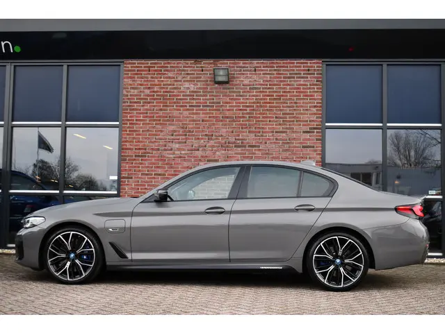 BMW 5 Serie 545e xDrive M-Sport 2022 Hybride Benzine 41