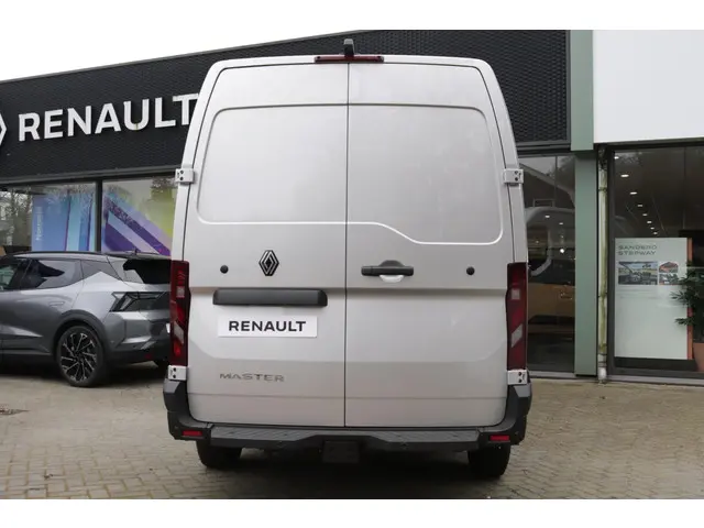 Renault Master T35 2.0 dCi 130 L2H2 Advance 2024 Diesel 7