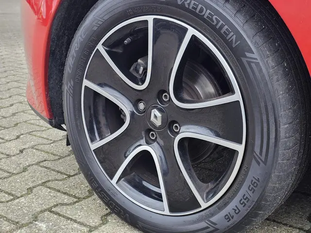 Renault Clio 0.9 TCe Dynamique 2015 Benzine 24