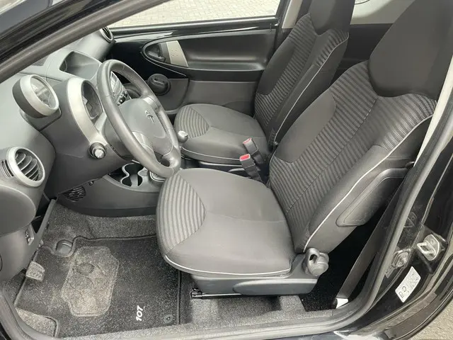 Peugeot 107 1.0 Active 2013 Benzine 6