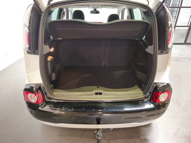 Citroën C3 Picasso 1.2 PureTech Exclusive 2015 Benzine 24