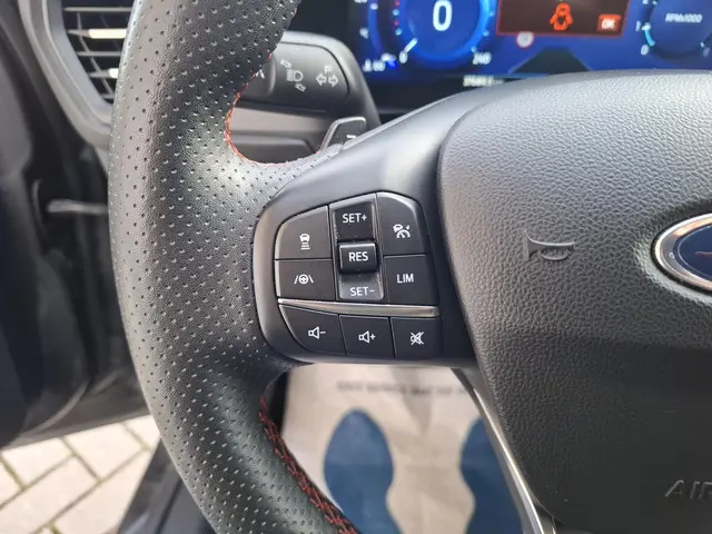 Ford Focus 1.0 EcoBoost Hybrid ST Line X 2023 Benzine 36