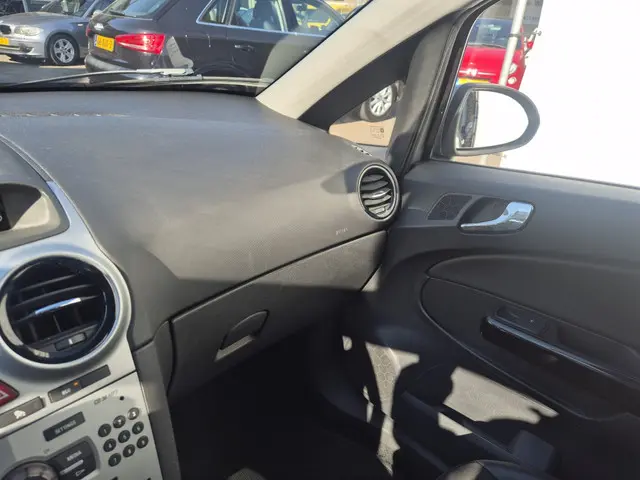 Opel Corsa 1.4-16V Cosmo Nap NL Airco 5 drs 2012 Benzine 6