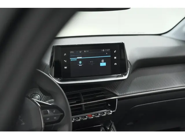 Peugeot 208 PureTech 100 Allure Pack 2023 Benzine 46