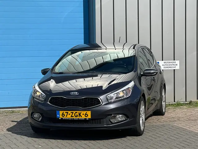 Kia cee'd 1.6 GDI Comfort Pack NAVI TREKHAAK 2012 Benzine 3