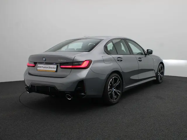 BMW 3 Serie Sedan 330e 2024 Hybride Benzine 2