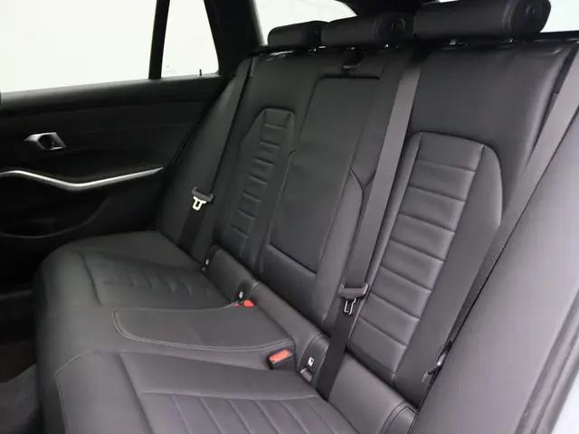 BMW 3 Serie Touring 330e 2024 Hybride Benzine 24