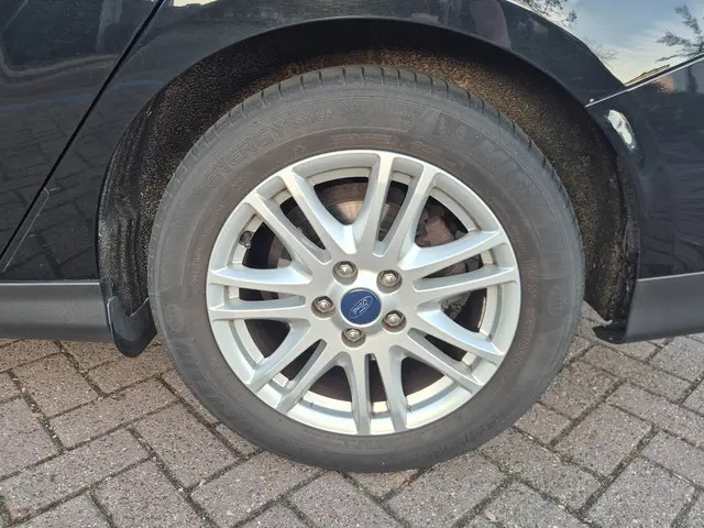 Ford Focus Wagon 1.0 EcoBoost Edition Plus 2014 Benzine 32