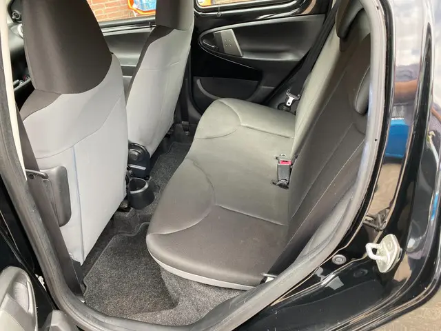 Toyota Aygo 1.0 VVT-i Now 2013 Benzine 7